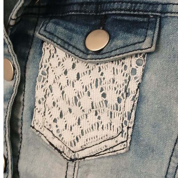 Y2K Thrill Denim Vest Medium Button Up Lace Pocket Collared Hoodless Distressed - Picture 2 of 6